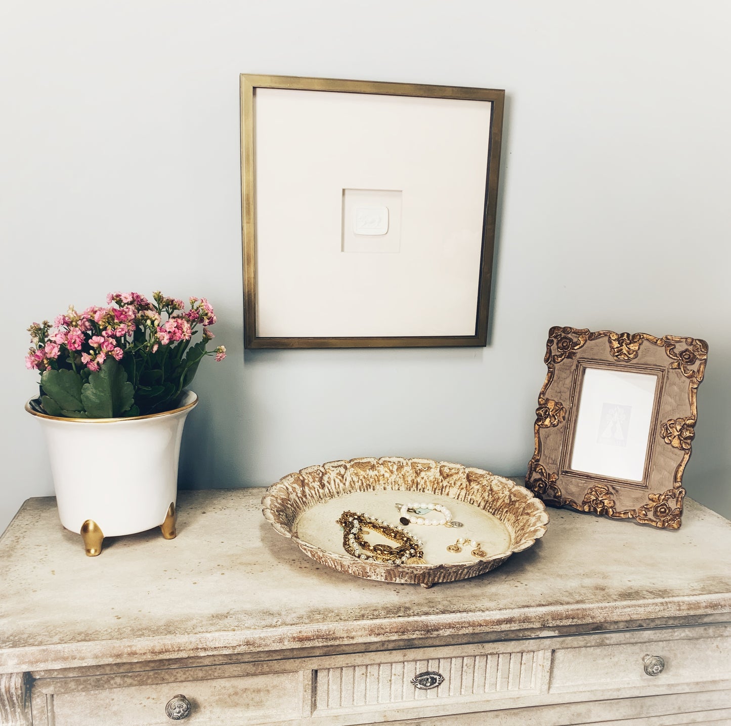 Distressed Ivory & Gold Round Tray, Small