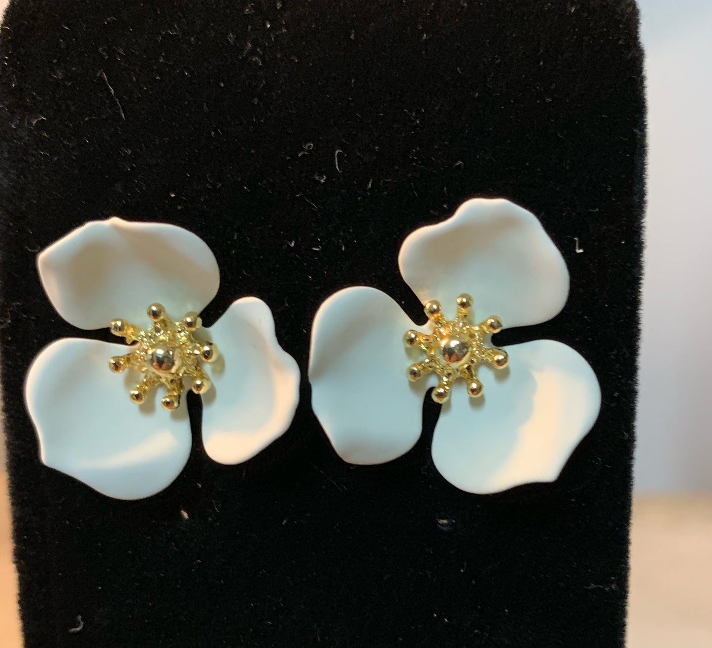 Three Petal Metal Earrings-White